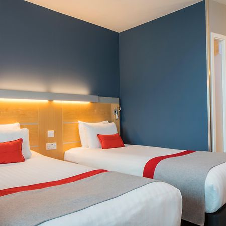 Holiday Inn Express Doncaster By Ihg Exterior photo