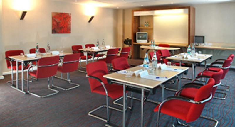 Holiday Inn Express Doncaster By Ihg Exterior photo