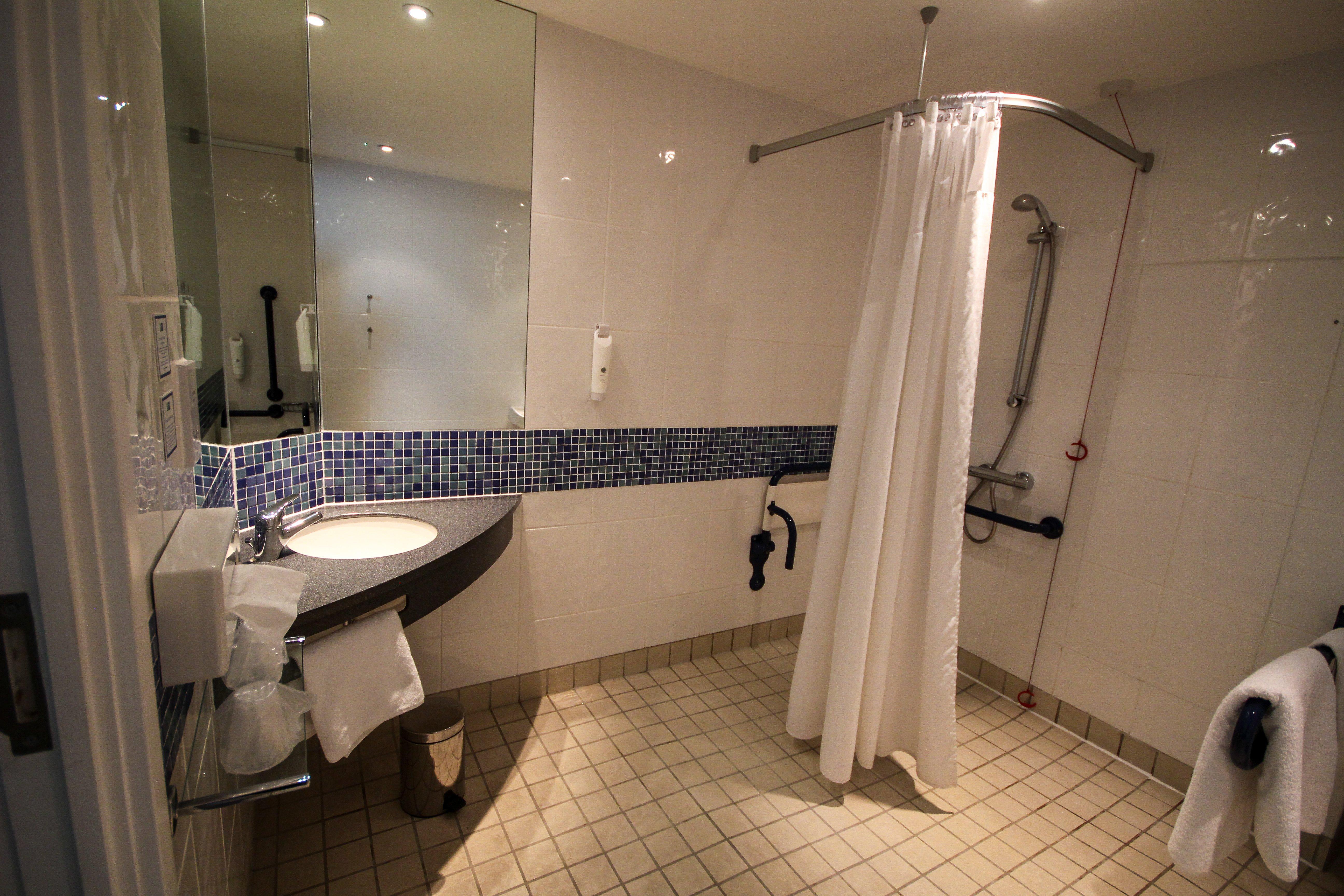 Holiday Inn Express Doncaster By Ihg Exterior photo