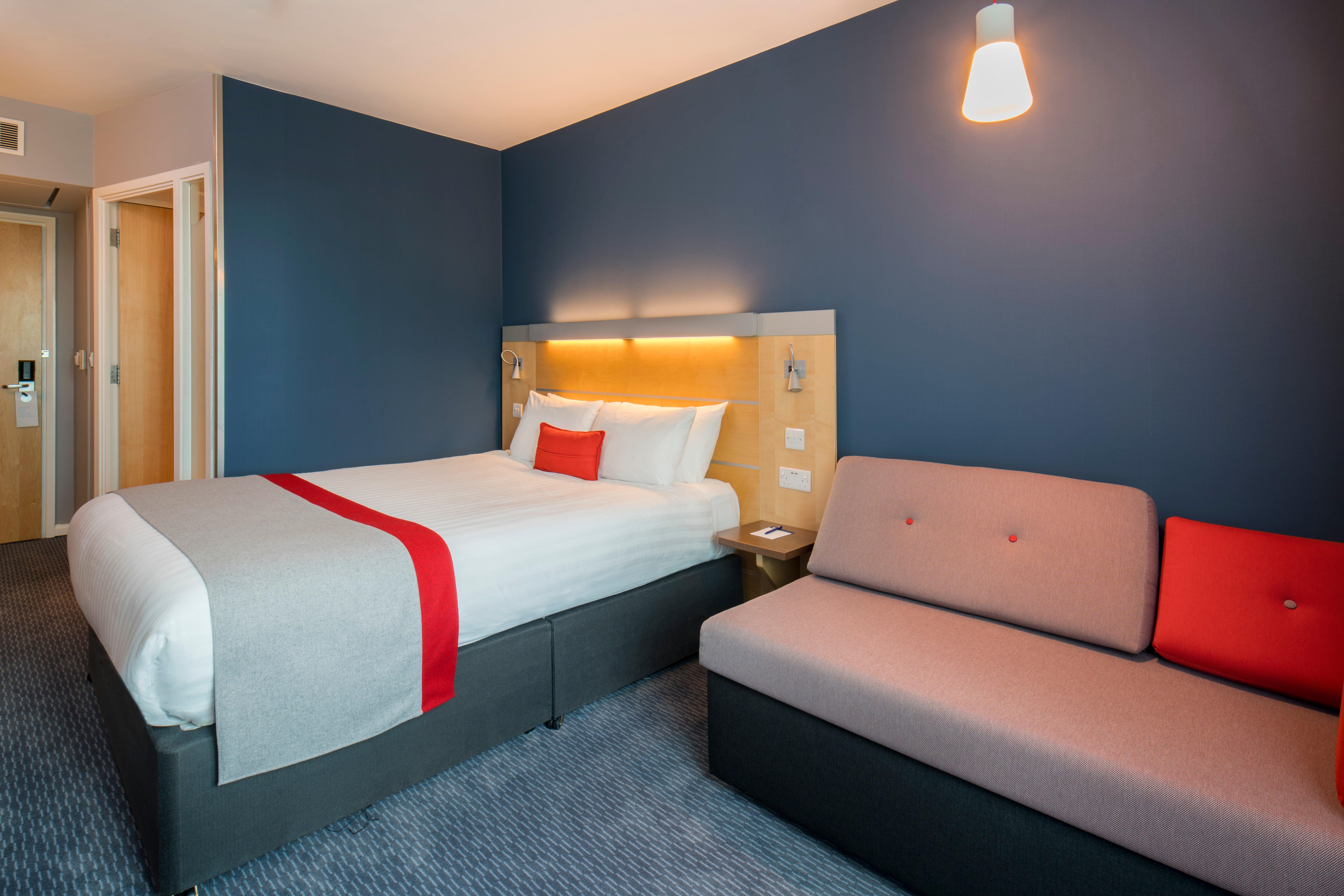 Holiday Inn Express Doncaster By Ihg Exterior photo