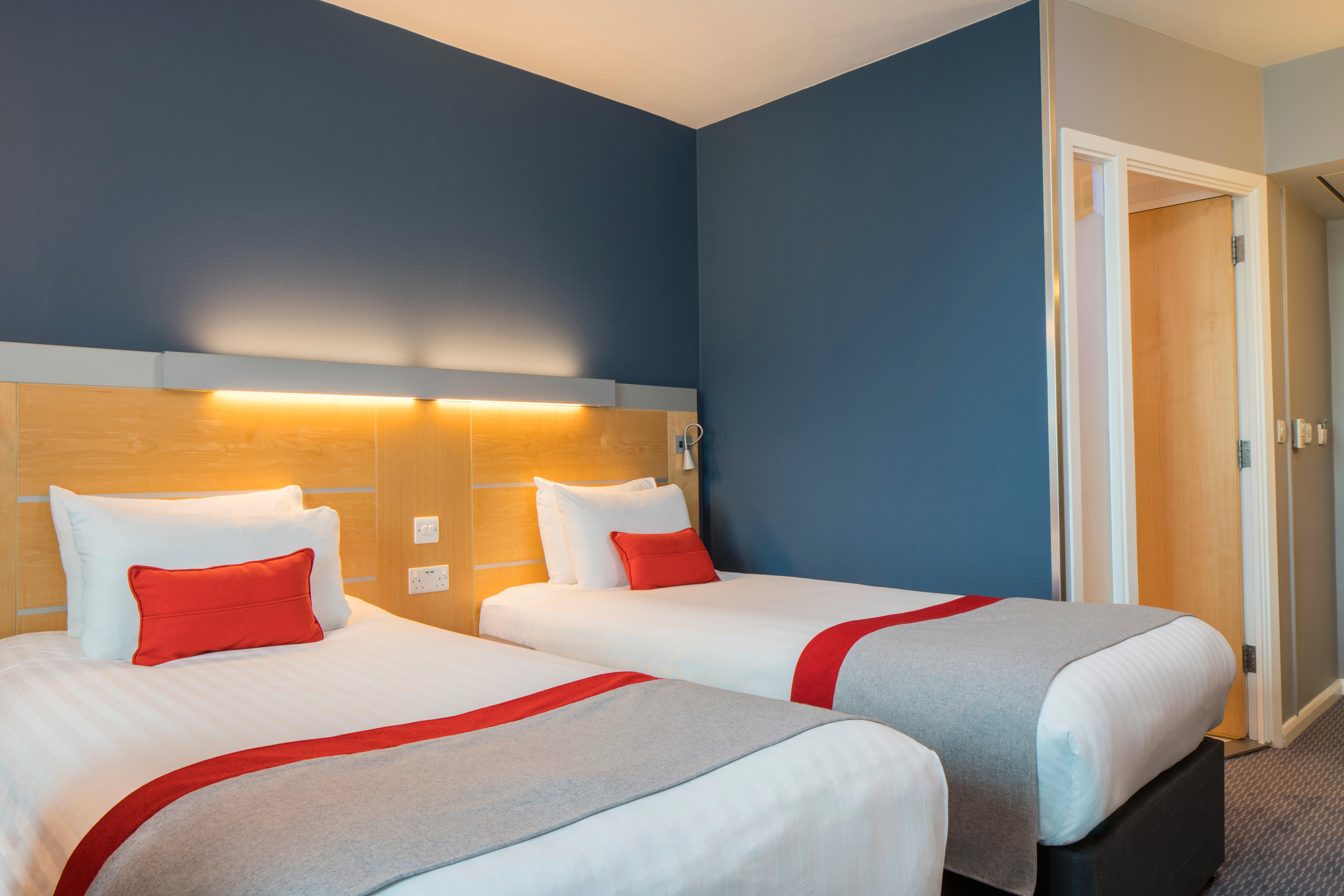 Holiday Inn Express Doncaster By Ihg Exterior photo