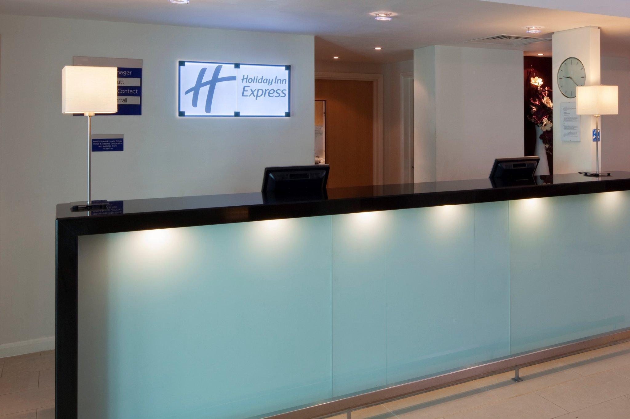 Holiday Inn Express Doncaster By Ihg Exterior photo