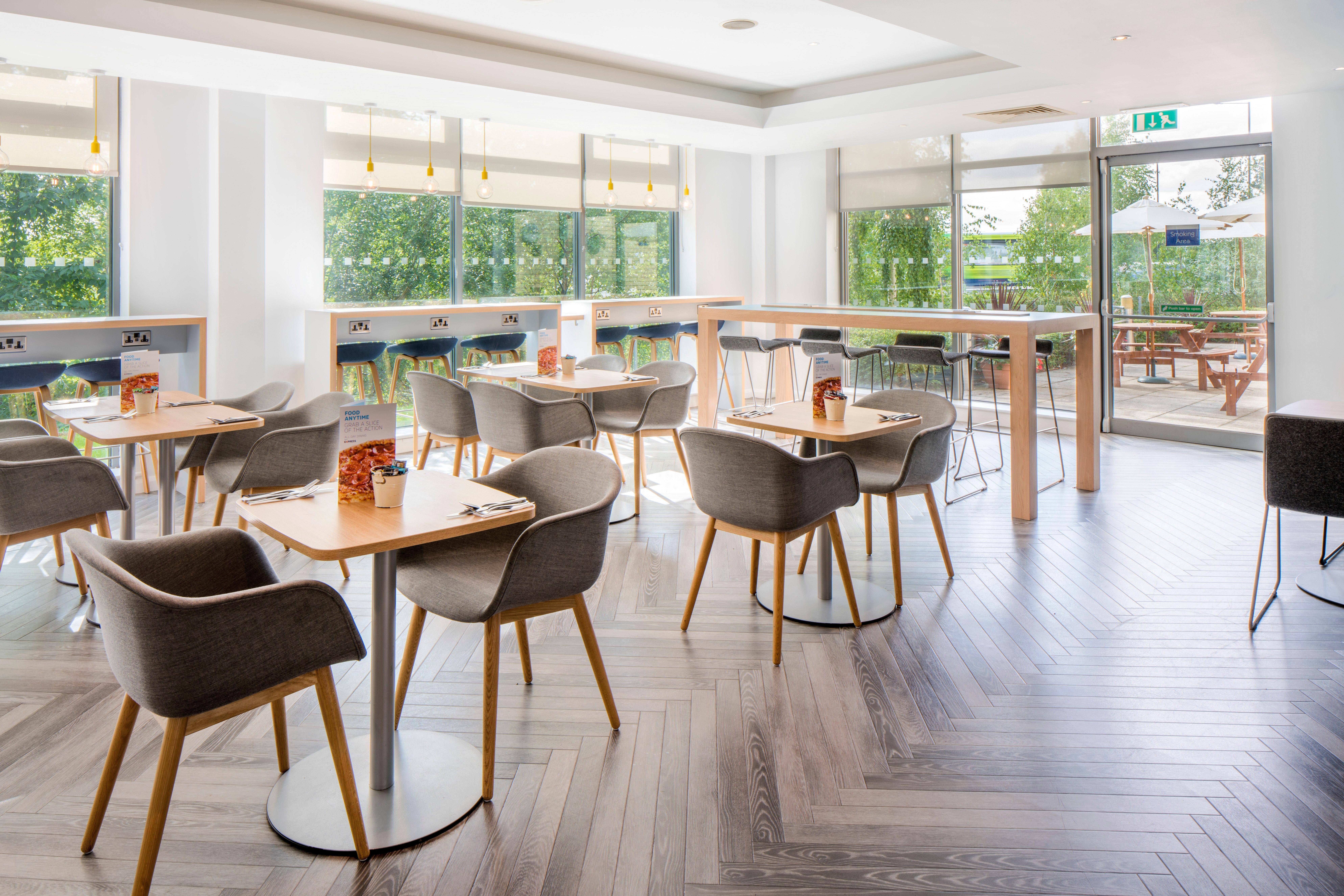 Holiday Inn Express Doncaster By Ihg Exterior photo
