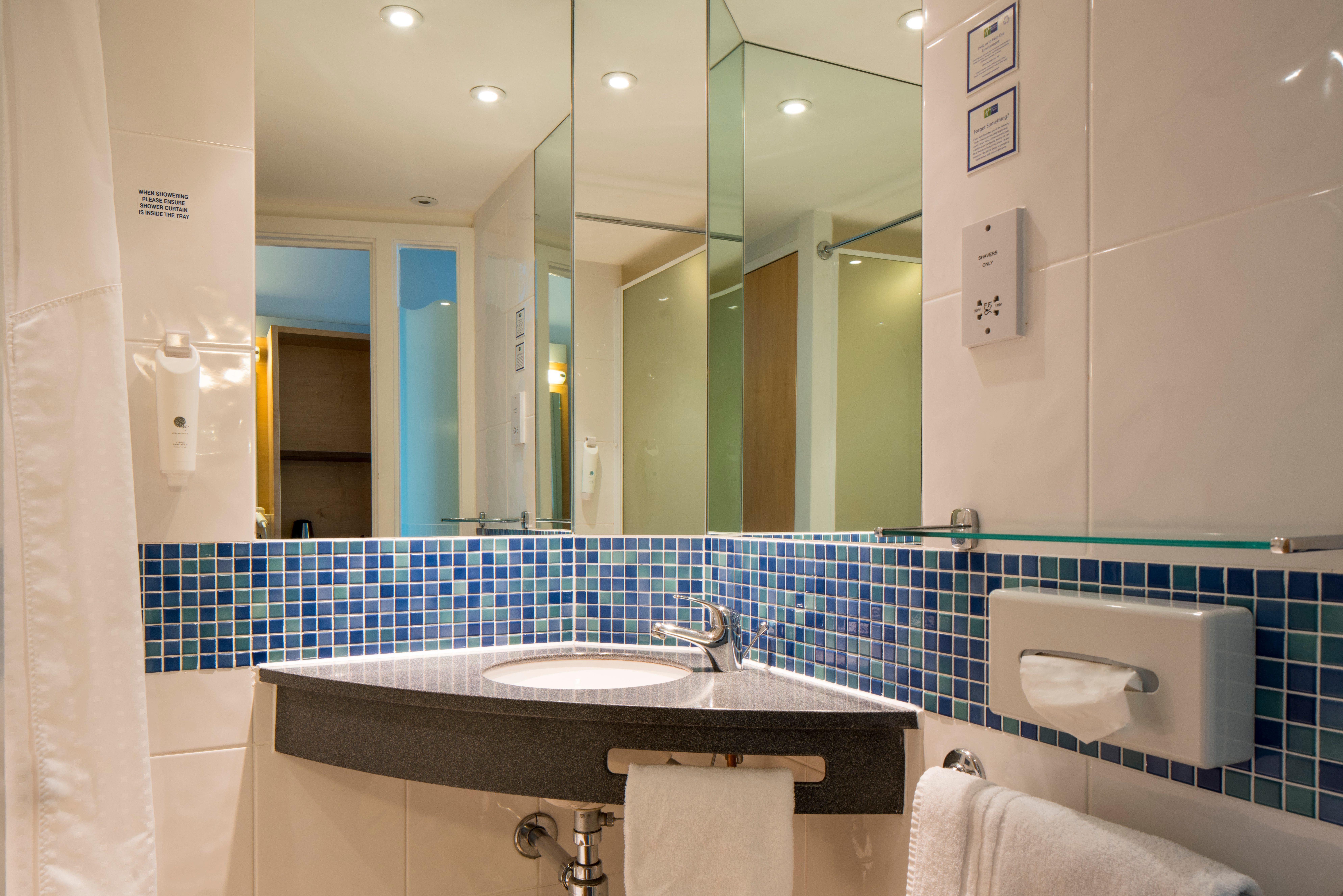 Holiday Inn Express Doncaster By Ihg Exterior photo