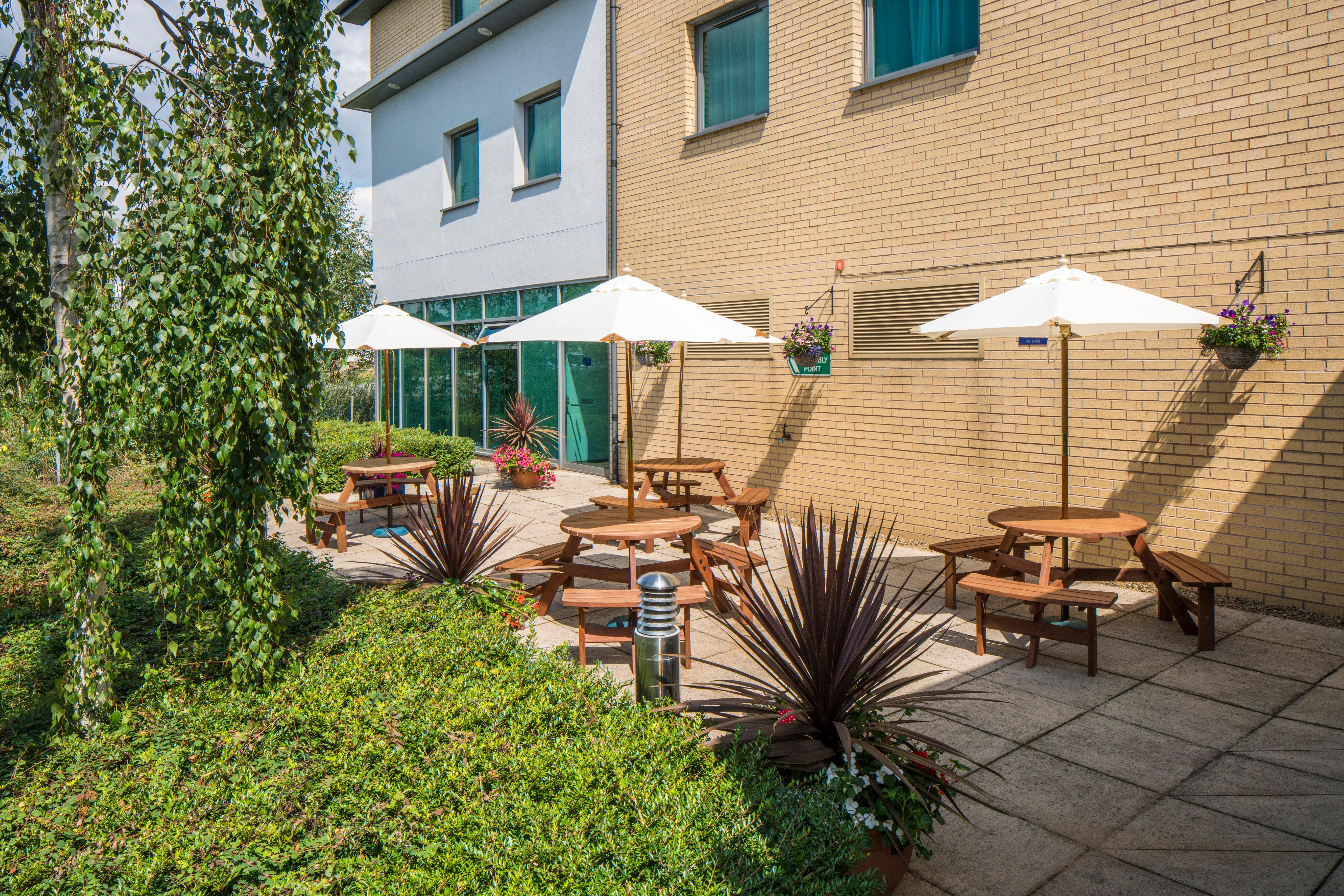 Holiday Inn Express Doncaster By Ihg Exterior photo