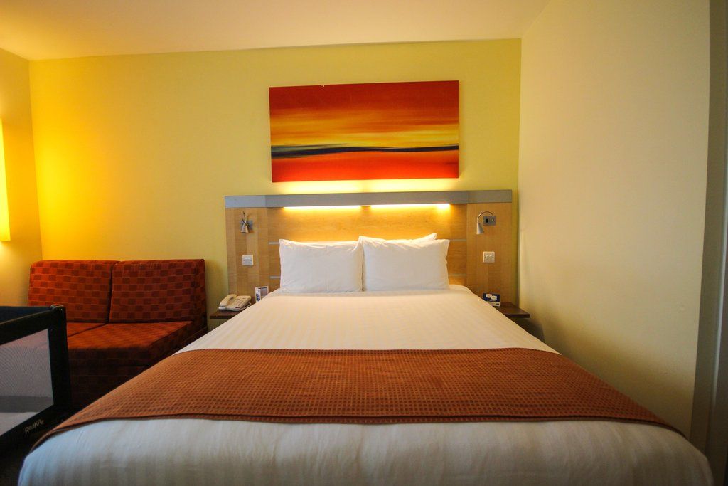 Holiday Inn Express Doncaster By Ihg Exterior photo